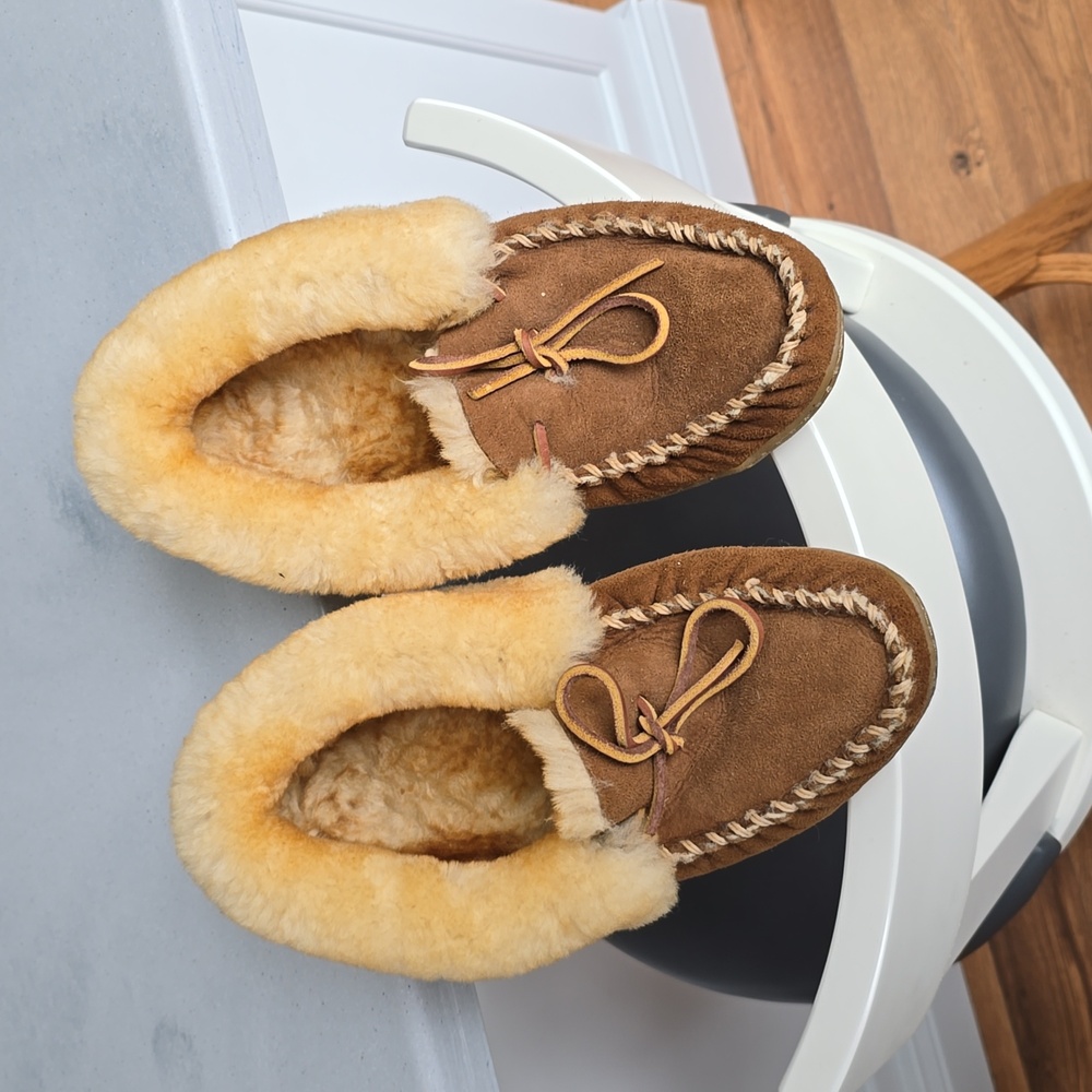LL BEAN WICKED GOOD Cozy Shearling-Lined Moccasin Slippers